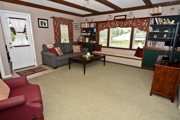 35 Hiawatha Road Woburn, MA 01801 - Photo 4 of 26 Gallery Image 4