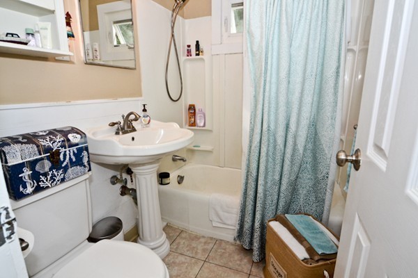 35 Hiawatha Road Woburn, MA 01801 - Photo 10 of 26 Gallery Image 10