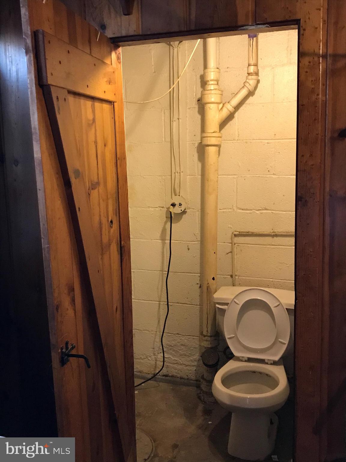 7712 Charlesmont Road Dundalk, MD 21222 - Photo 28 of 35 Basement Bathroom