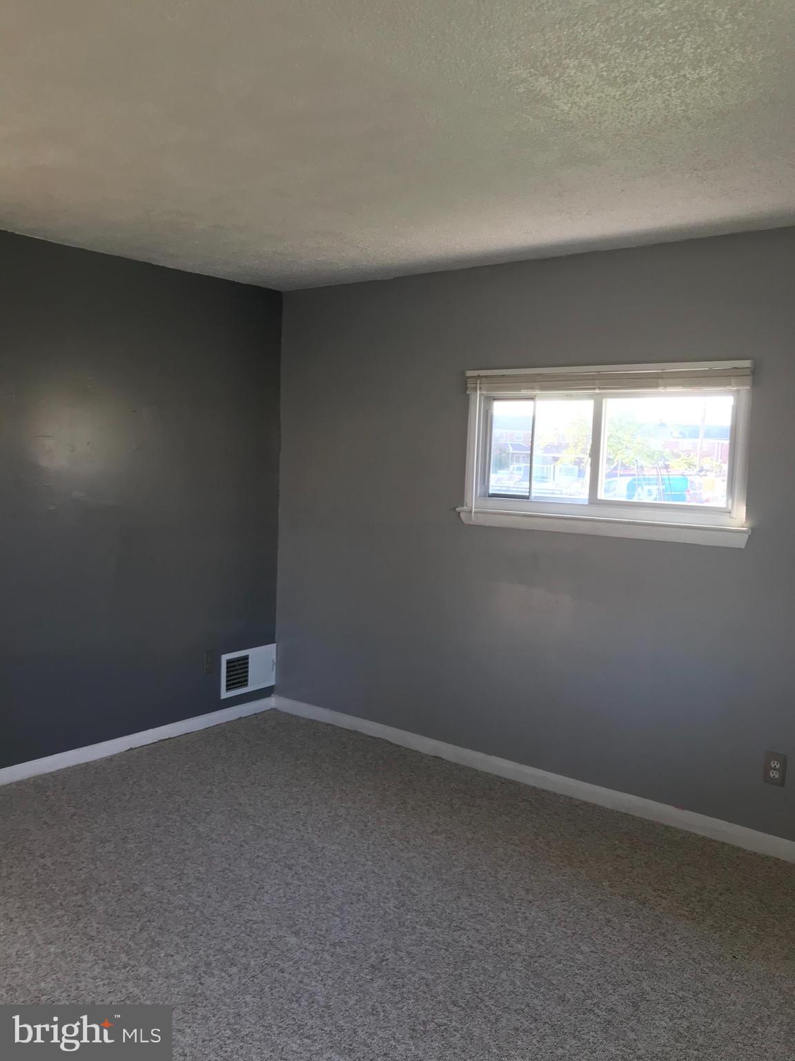 7712 Charlesmont Road Dundalk, MD 21222 - Photo 5 of 35 Living Room