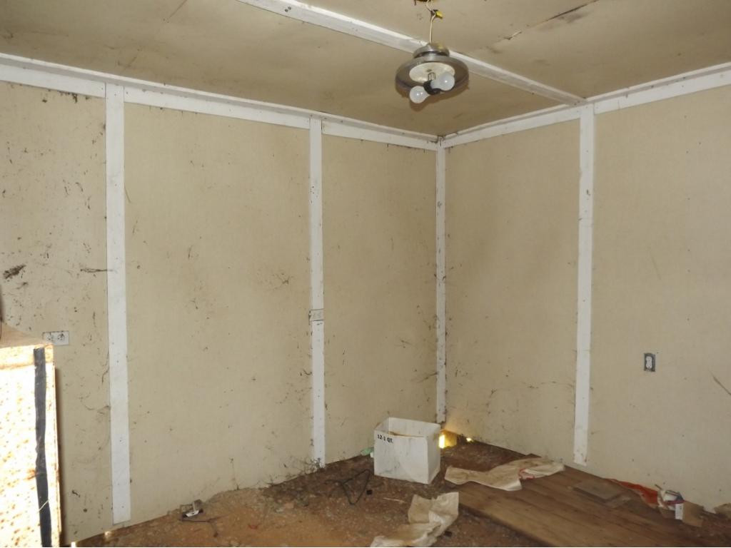 1195 Ryan Road Fall Branch, TN 37656 - Photo 15 of 32 Office or Tack Room in Barn