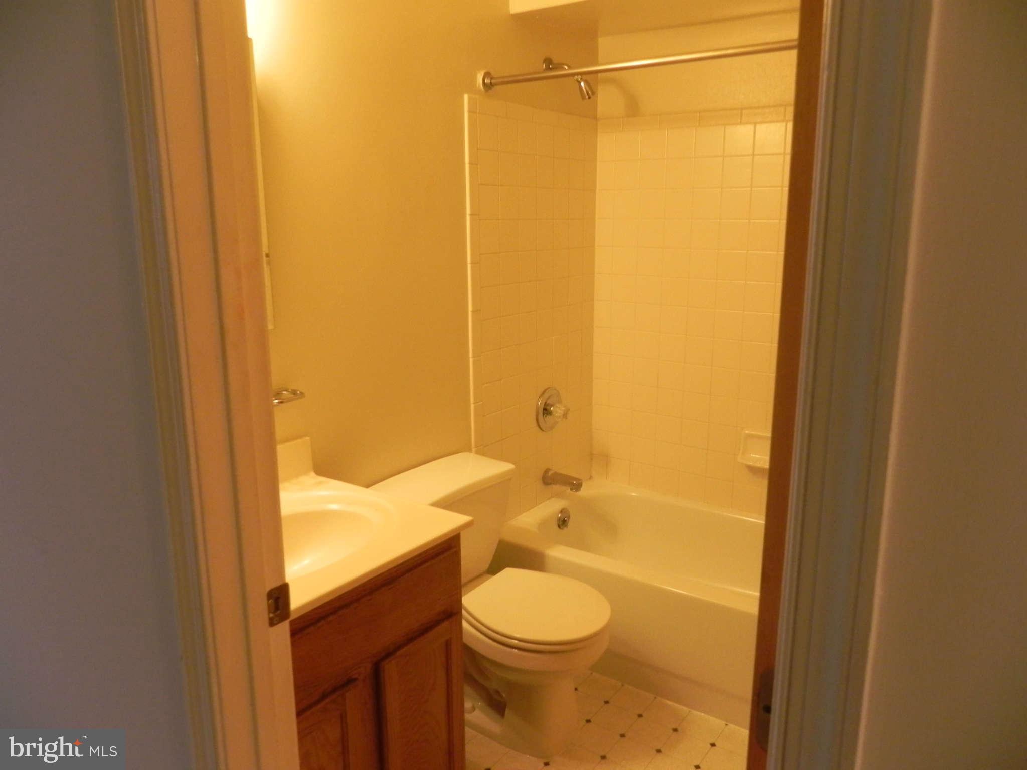 40 Hanover Place Northwest Washington, DC 20001 - Photo 6 of 11 Bath