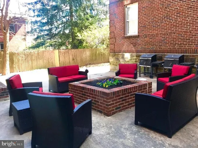 $1,050 | 437 West School House Lane, Unit D07, Philadelphia, PA 19144