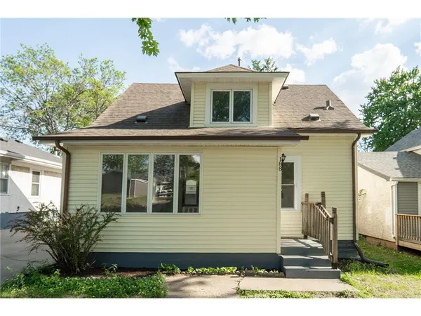 $2,299 | 188 Wyoming Street East, St. Paul, MN 55107