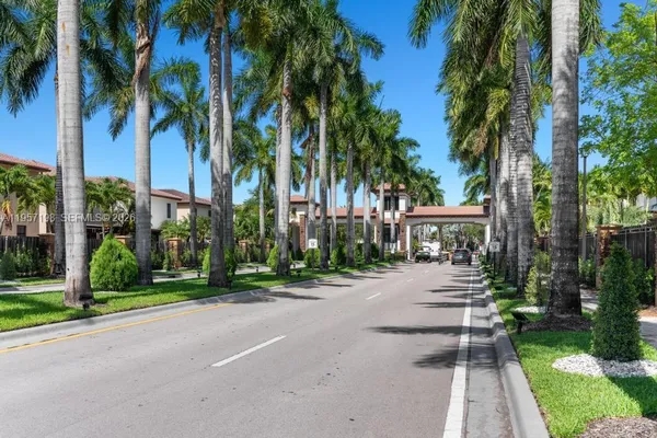 $1,049,000 | 10023 Northwest 89th Terrace, Doral, FL 33178