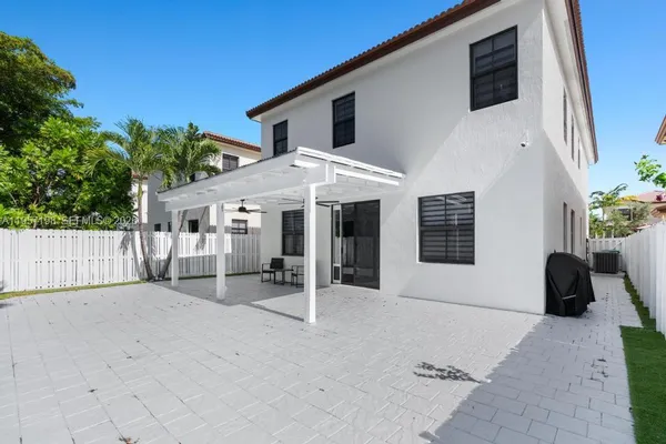 $1,049,000 | 10023 Northwest 89th Terrace, Doral, FL 33178