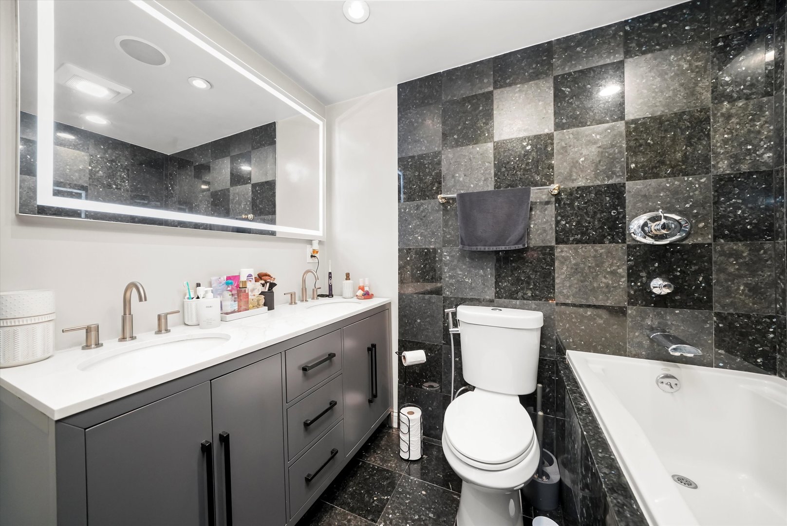 21 West Goethe Street, Unit 18GH Chicago, IL 60610 - Photo 19 of 27