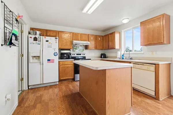 $329,900 | 7235 Roxbury Drive, Ypsilanti, MI 48197