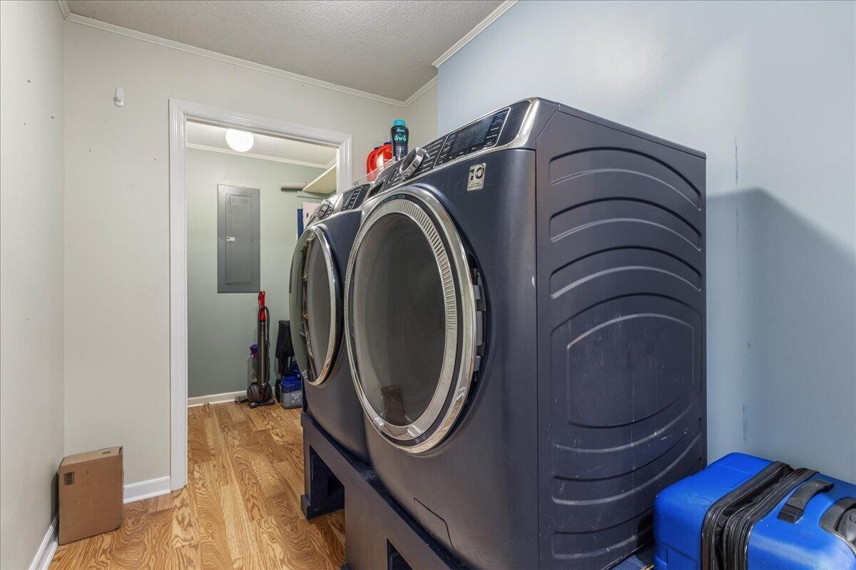 2522 Cindy Street Athens, TN 37303 - Photo 30 of 36 a utility room with dryer and washer