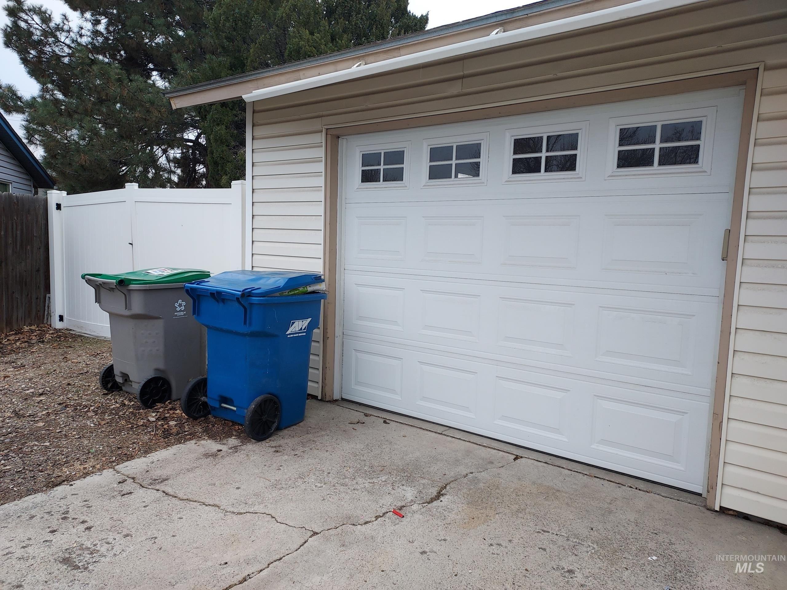6295 West Grandview Place Boise, ID 83709 - Photo 20 of 29 Garage featuring concrete driveway