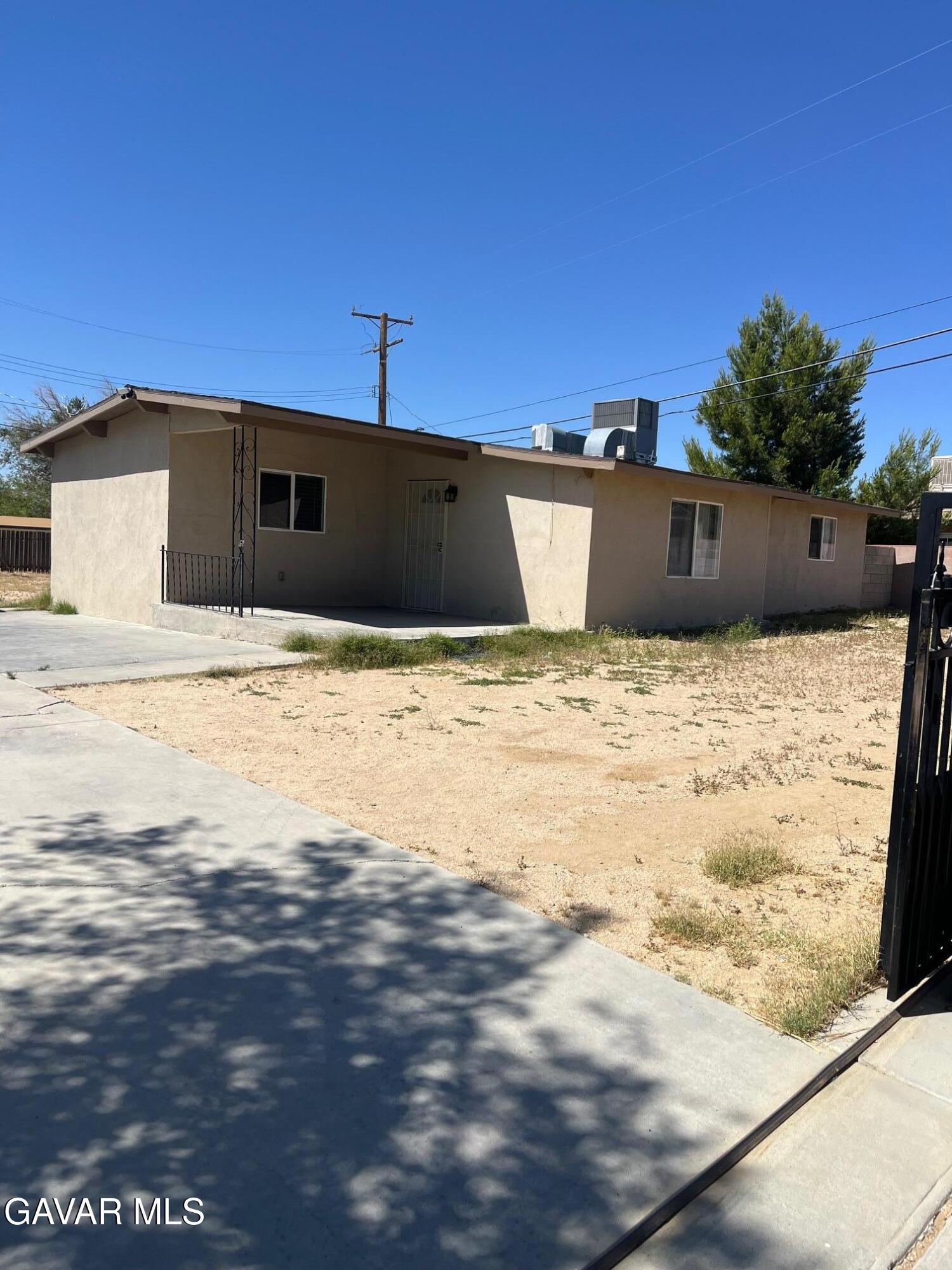 3354 Arthur Avenue Mojave, CA 93501 - Photo 3 of 12 a view of a ocean view