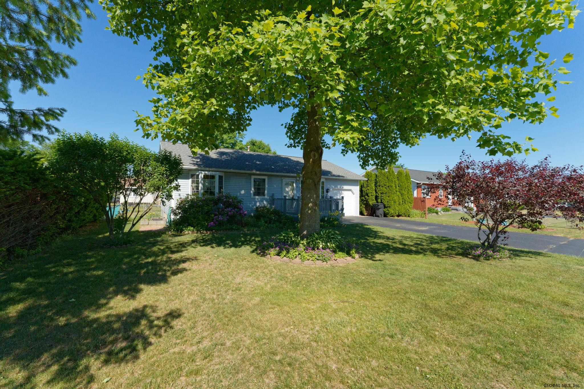 28 Colleen Road Troy, NY 12180 - Photo 4 of 35 Photo 4