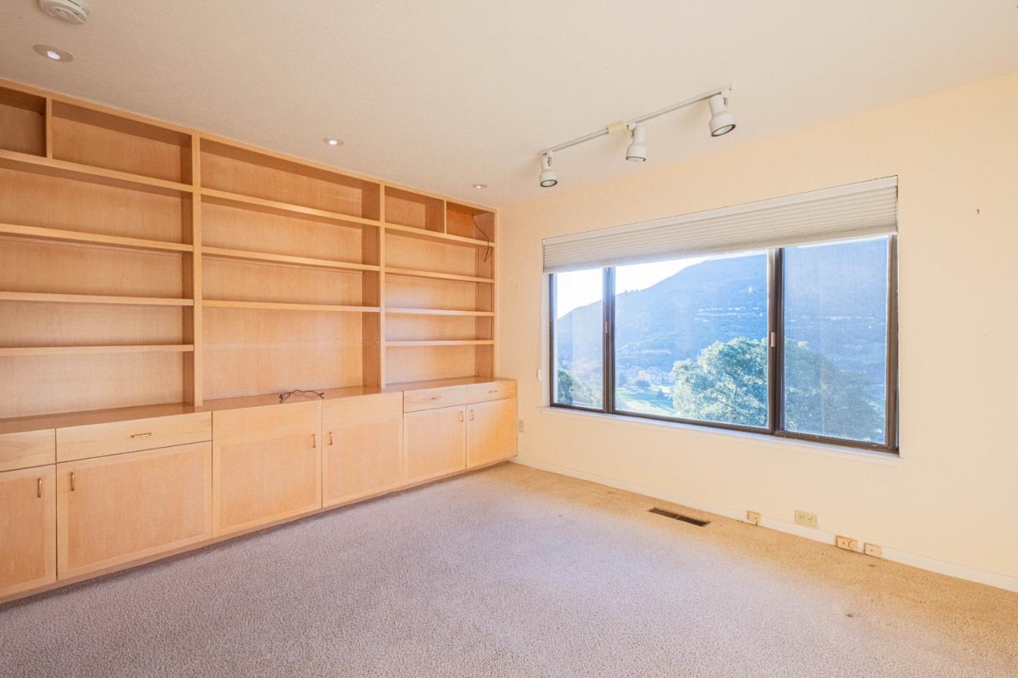 10000 Eddy Road Carmel, CA 93923 - Photo 28 of 37 an empty room with a empty space and window
