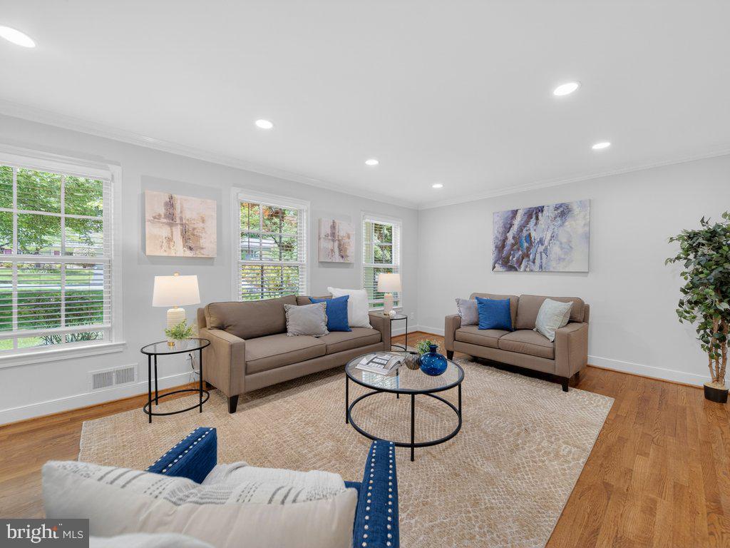 12628 St James Road Rockville, MD 20850 - Photo 7 of 64
