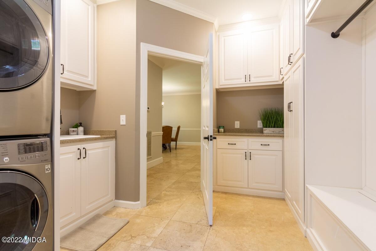 331 Country Creek Road Macon, GA 31220 - Photo 7 of 36 a view of living room washer and dryer
