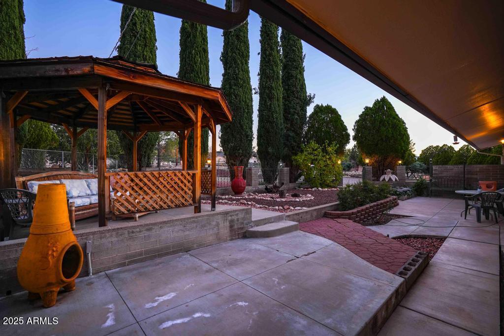 4330 East Navajo Lane Rimrock, AZ 86335 - Photo 12 of 59 a view of a lounge chair and table in the patio