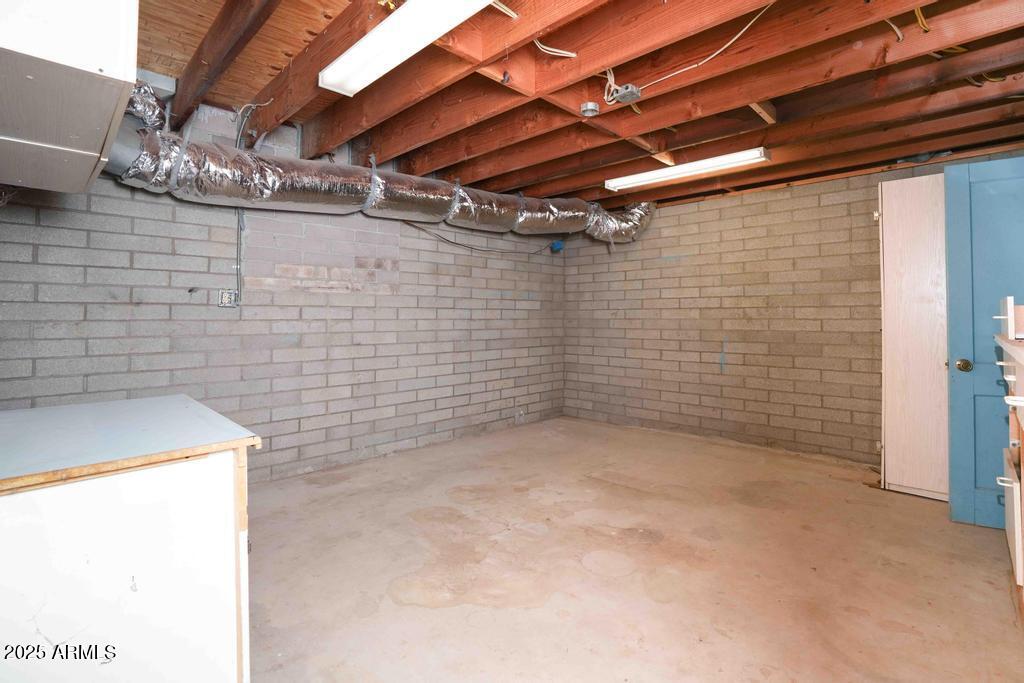 4330 East Navajo Lane Rimrock, AZ 86335 - Photo 51 of 59 a view of empty room with windows
