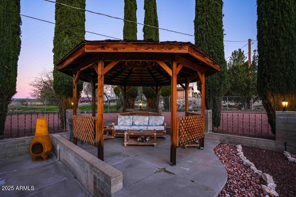 4330 East Navajo Lane Rimrock, AZ 86335 - Photo 10 of 59 a view of patio with a table and chairs