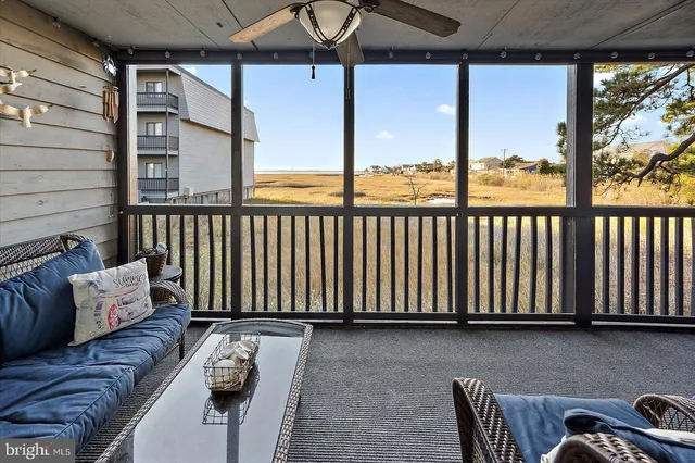 a en suite bathroom with a sink and a mirror
