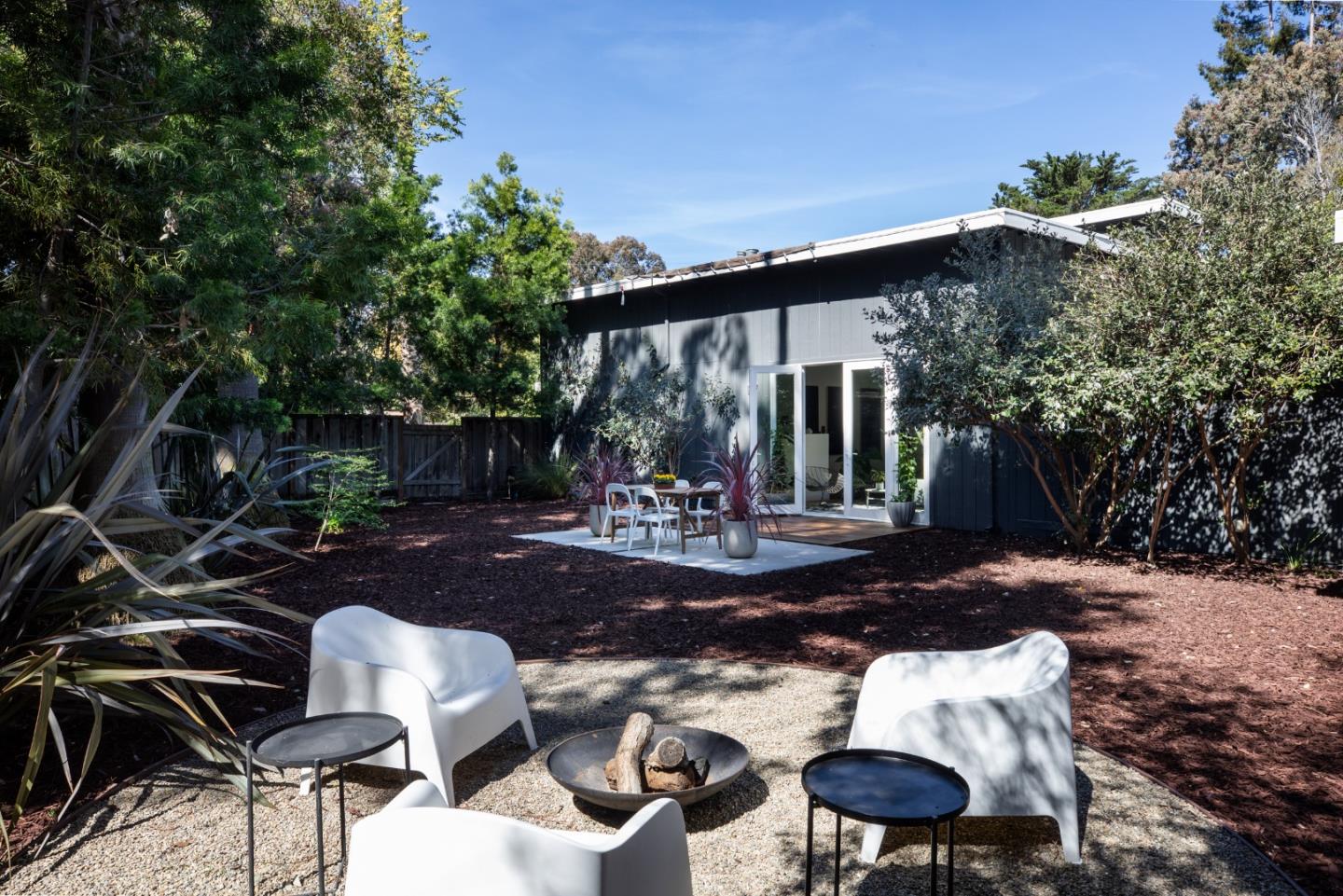 840 Sutter Avenue Palo Alto, CA 94303 - Photo 15 of 26 a view of a chairs and tables in the patio