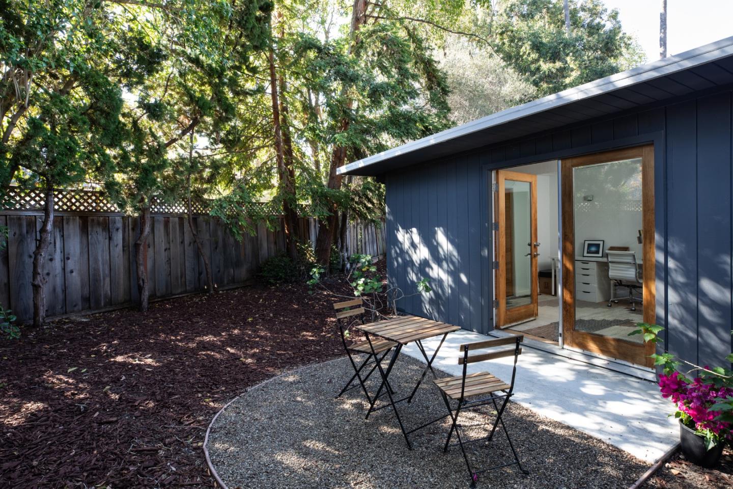 840 Sutter Avenue Palo Alto, CA 94303 - Photo 17 of 26 a view of a chairs and tables in the back yard of the house