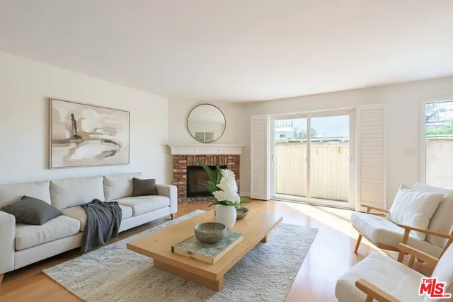 $5,975 | 1411 12th Street, Unit 2, Manhattan Beach, CA 90266