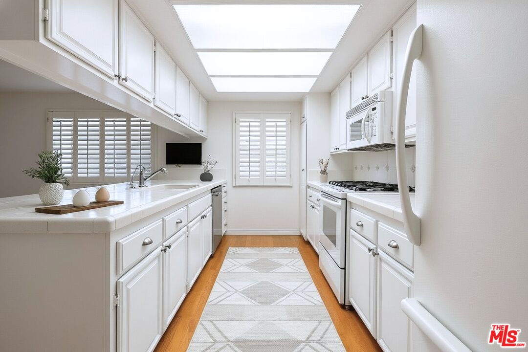 1411 12th Street, Unit 2 Manhattan Beach, CA 90266 - Photo 6 of 15