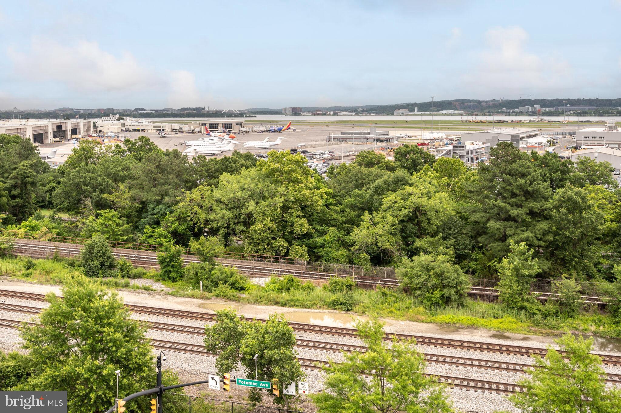 3650 South Glebe Road, Unit 450 Arlington, VA 22202 - Photo 38 of 60 a view of a lake view
