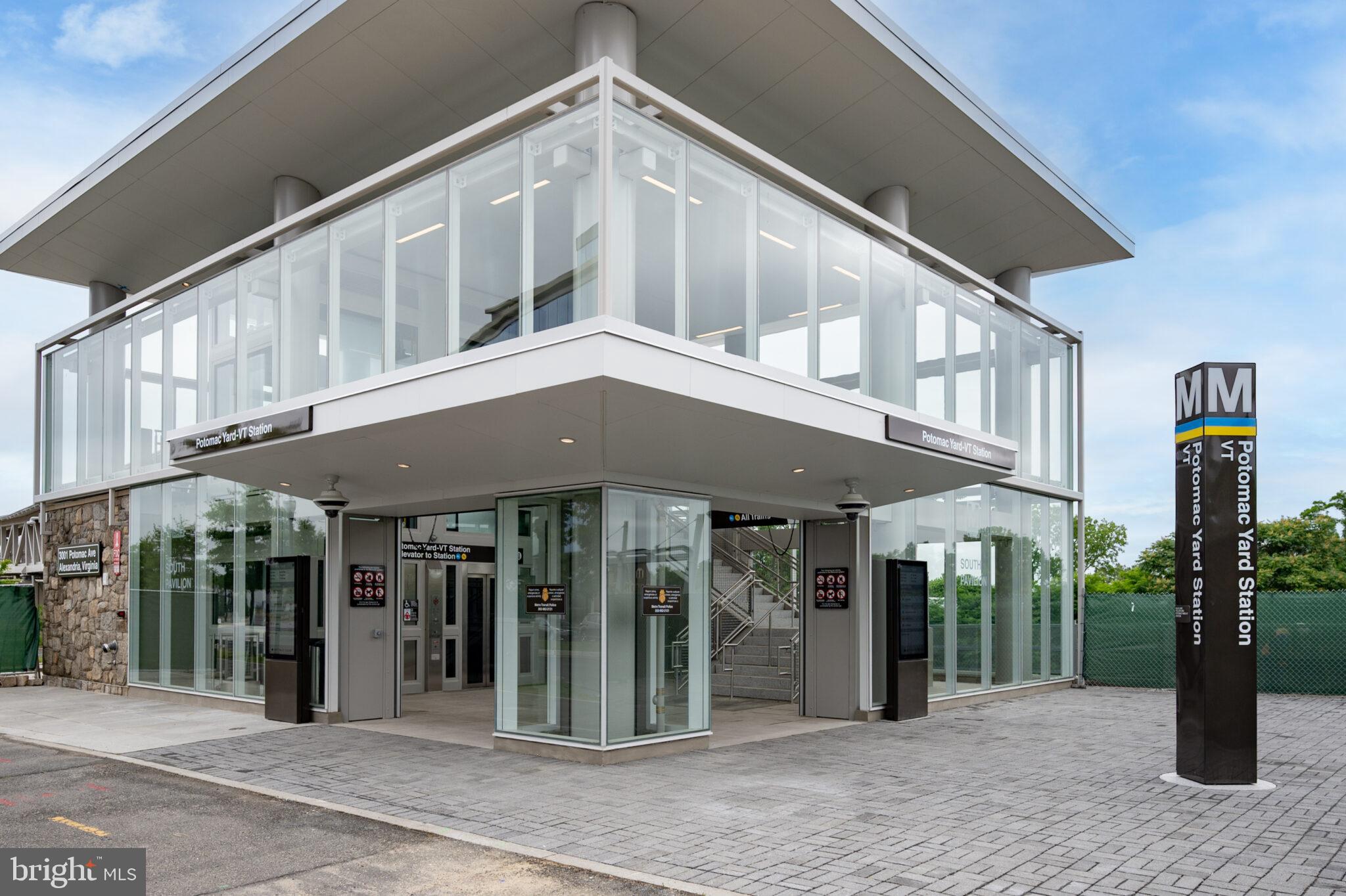 3650 South Glebe Road, Unit 450 Arlington, VA 22202 - Photo 48 of 60 a front view of a building with street