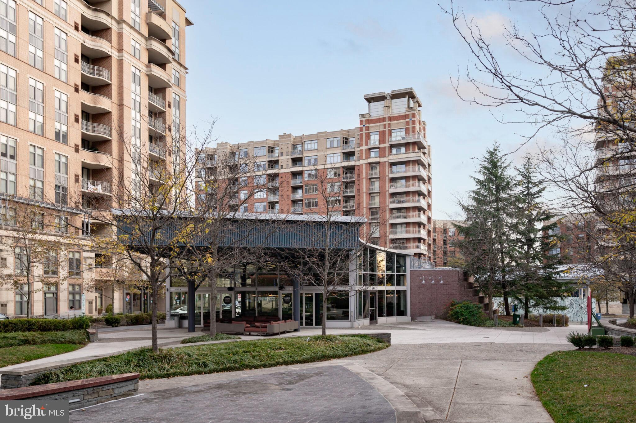 3650 South Glebe Road, Unit 450 Arlington, VA 22202 - Photo 55 of 60 front view of a building with a yard