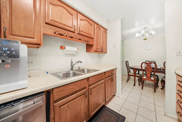 $220,000 | 6107 Knoll Valley Drive, Unit 308, Willowbrook, IL 60527