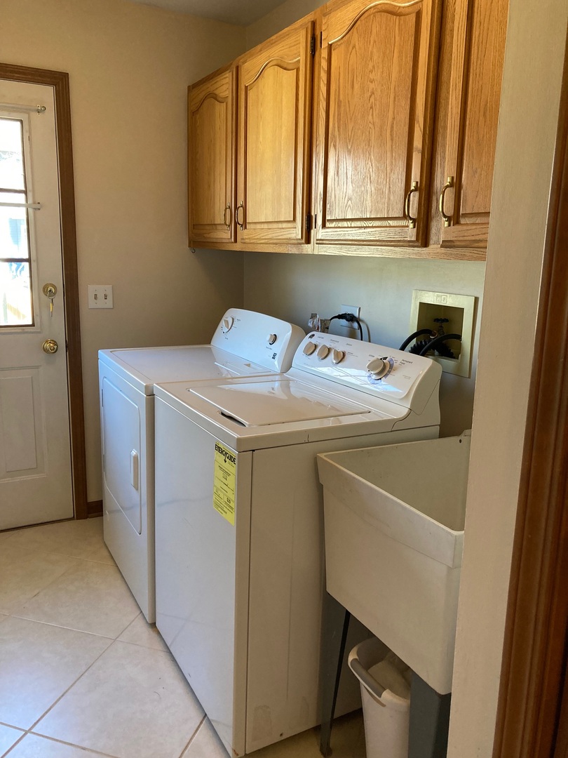 36 Redstart Road Naperville, IL 60565 - Photo 17 of 38 a utility room with dryer and washer