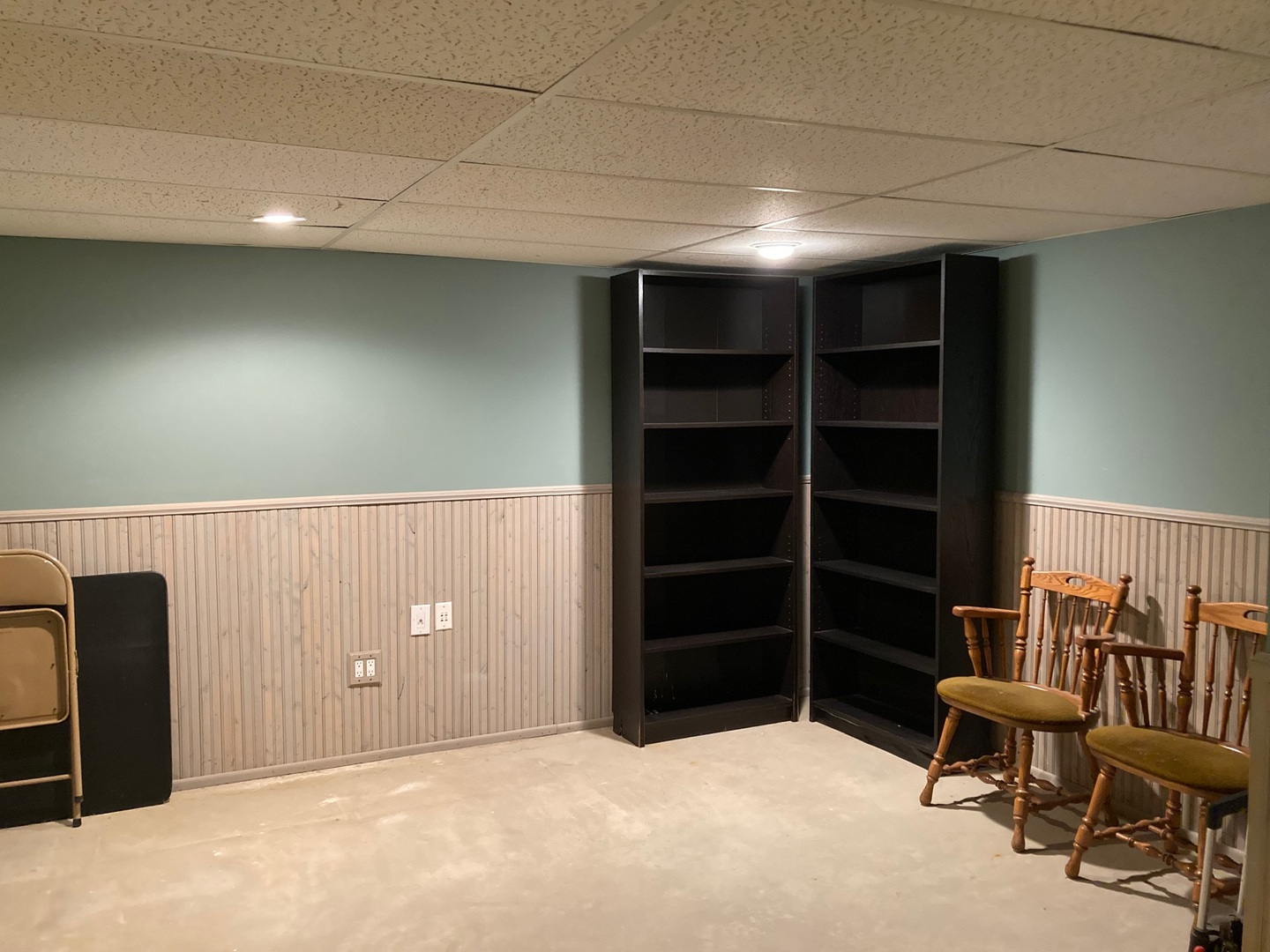 36 Redstart Road Naperville, IL 60565 - Photo 33 of 38 a view of furniture in a room