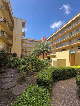$2,600 | 4525 West 20th Avenue, Unit 529, Hialeah, FL 33012