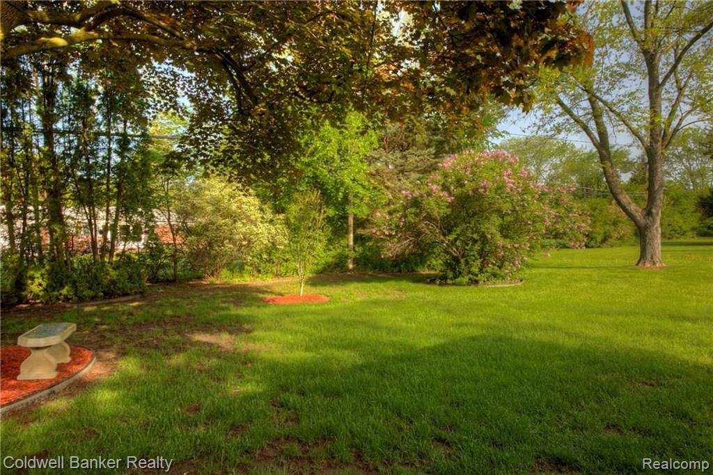 28341 Farmington Road Farmington Hills, MI 48334 - Photo 4 of 35
