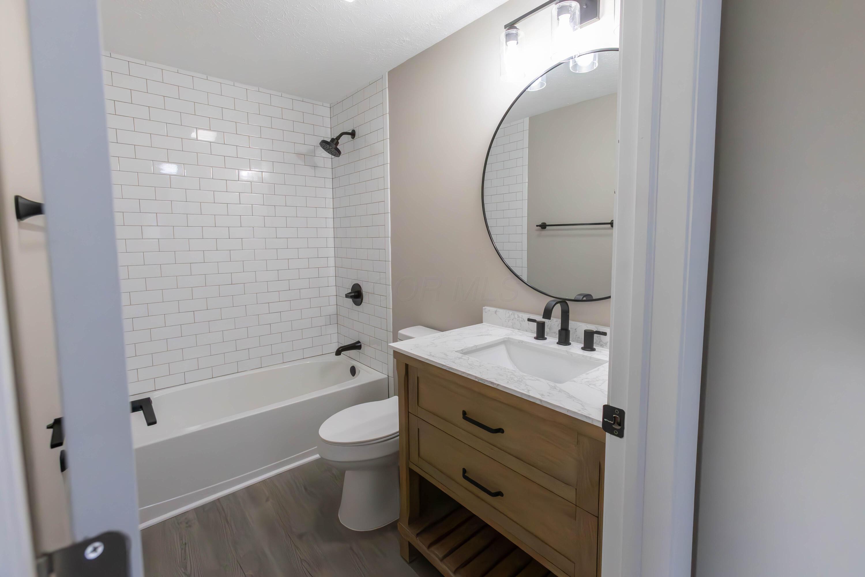 2025 Tupsfield Road Columbus, OH 43229 - Photo 11 of 29 R1 (11)