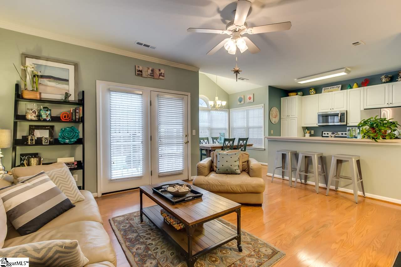 413 Cliffview Court Greer, SC 29650 - Photo 4 of 26 Gallery Image 4