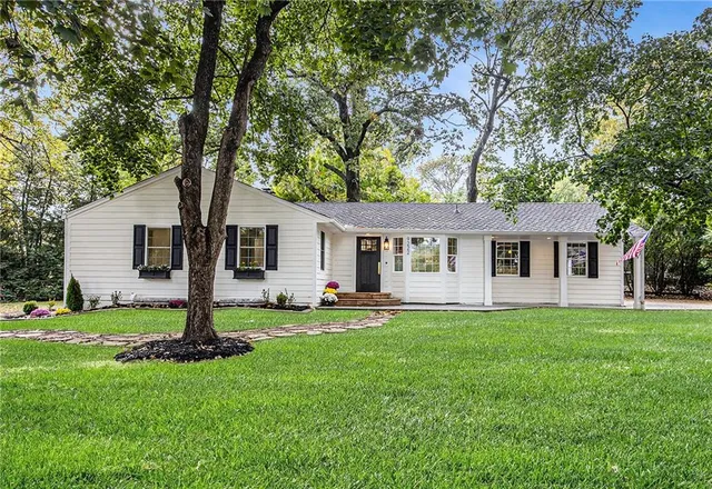 $765,000 | 9222 Belinder Road, Leawood, KS 66206