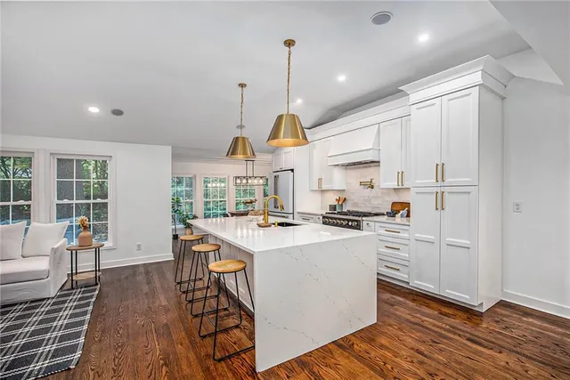 $765,000 | 9222 Belinder Road, Leawood, KS 66206