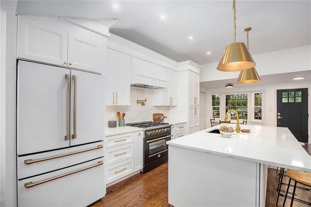 $765,000 | 9222 Belinder Road, Leawood, KS 66206