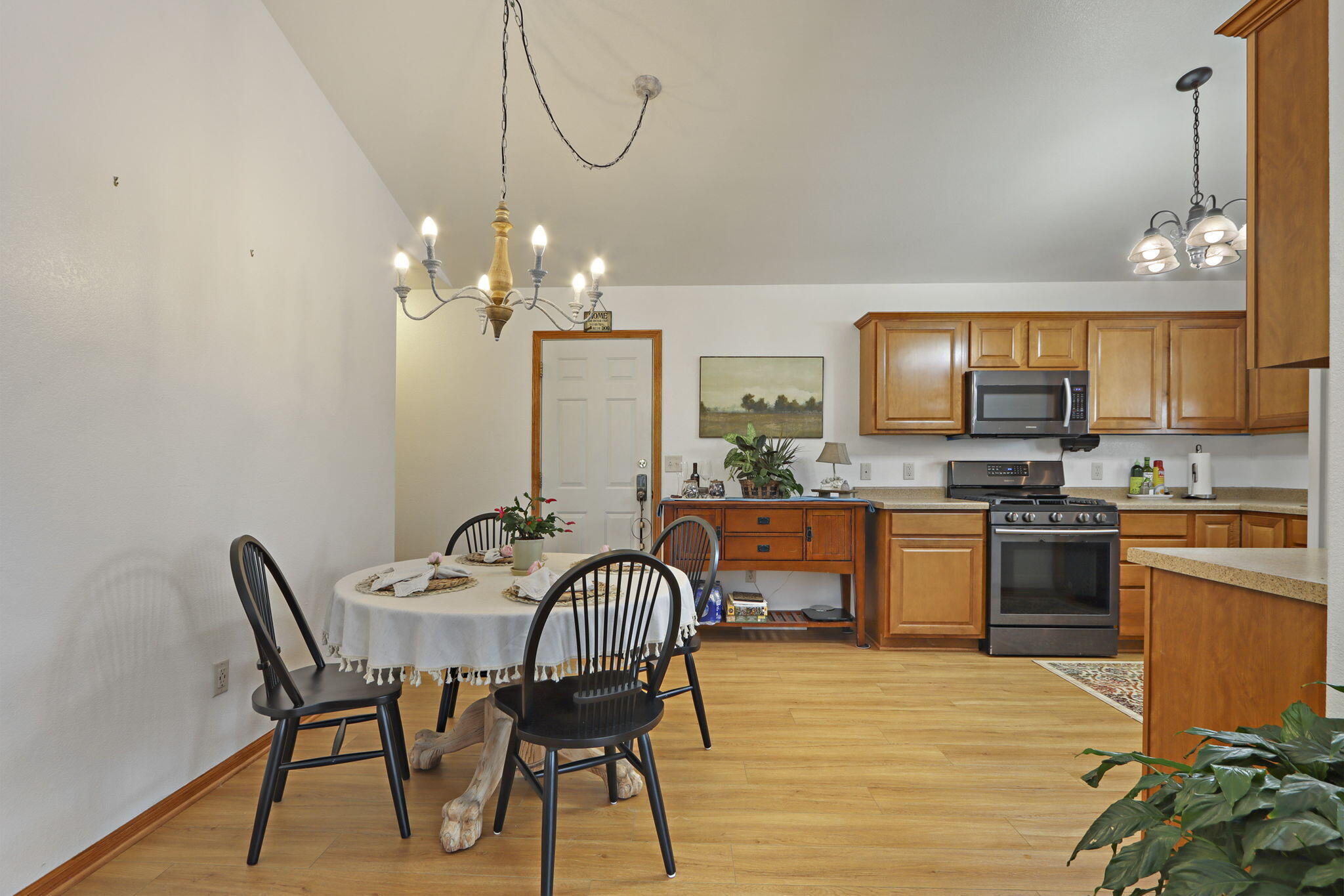 5417 32nd Street Kenosha, WI 53144 - Photo 4 of 27 4-web-or-mls-5417 32nd St, Kenosha, WI -