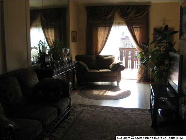 158 Timber Ridge Drive Staten Island, NY 10306 - Photo 4 of 10 Additional Photo