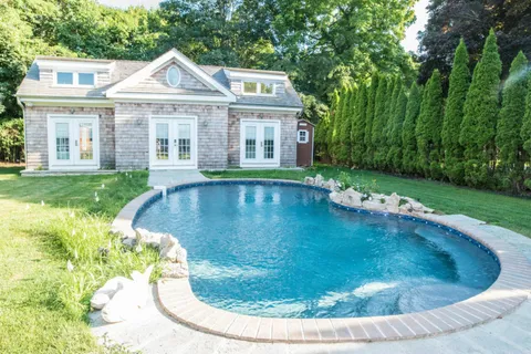 74 Post Lane, Southampton, NY 11968