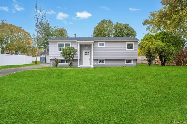 $629,999 | 3004 New London Avenue, Medford, NY 11763