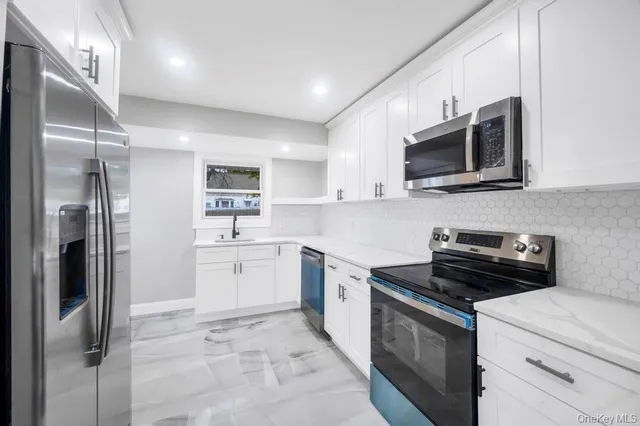 $629,999 | 3004 New London Avenue, Medford, NY 11763