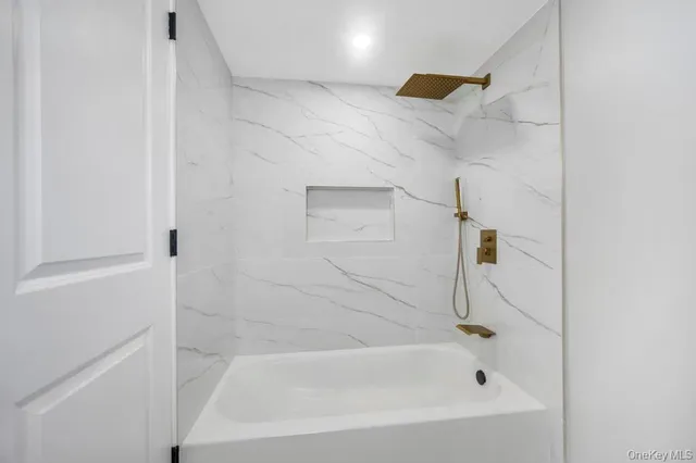 $629,999 | 3004 New London Avenue, Medford, NY 11763