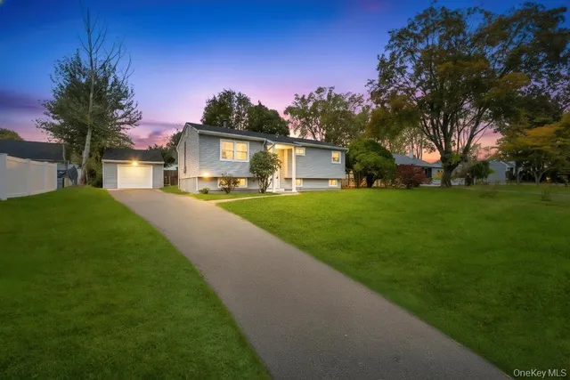 $629,999 | 3004 New London Avenue, Medford, NY 11763