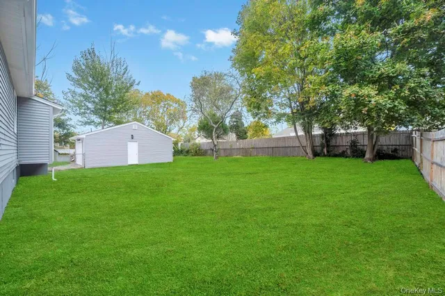 $629,999 | 3004 New London Avenue, Medford, NY 11763