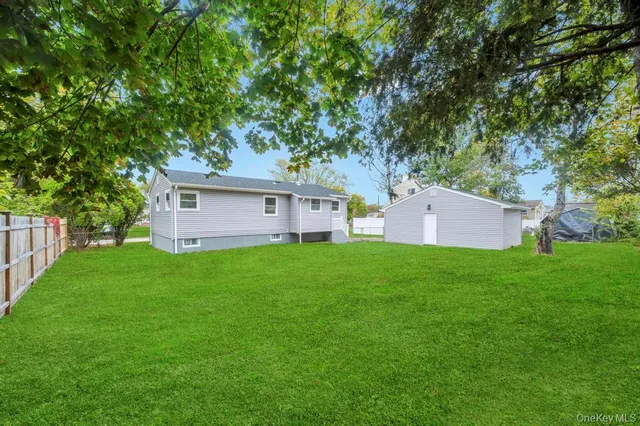 $629,999 | 3004 New London Avenue, Medford, NY 11763