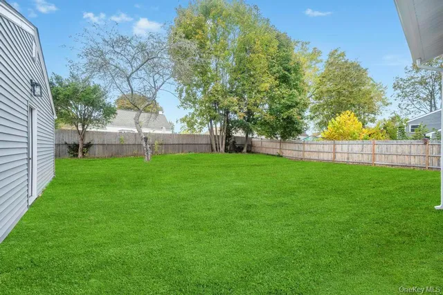 $629,999 | 3004 New London Avenue, Medford, NY 11763